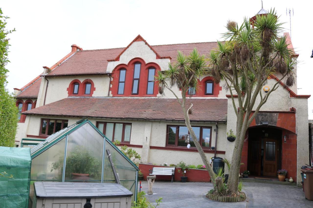 Victoria House Hotel Barrow-in-Furness Exterior photo